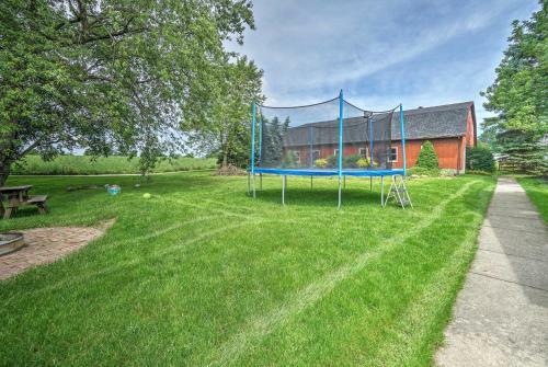 Loft Unplugged With Outdoor Space In Amish Country!