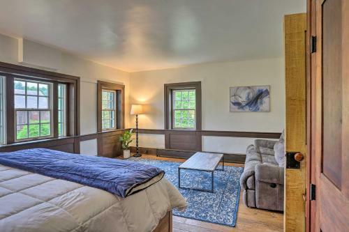Timeless Winesburg House With Private Balcony