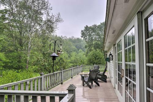 Timeless Winesburg House With Private Balcony