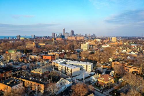 2 Bedroom Luxury Condo, Minutes From Downtown- A2