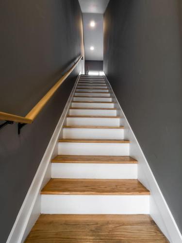 2 Bedroom Luxury Condo, Minutes From Downtown- A2