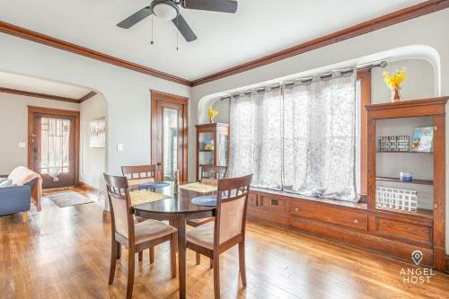 Beautifully Remodeled Duplex Apartment In West Blvd