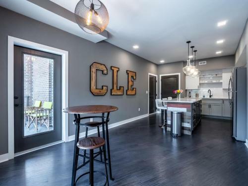 Luxury Condo Minutes From Downtown- B2