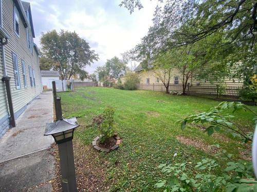 **stylish Pet Friendly 3 Bedroom House**