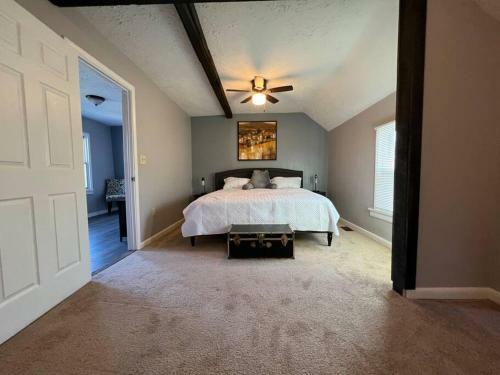 **stylish Pet Friendly 3 Bedroom House**