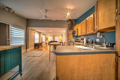 Charming Cleveland Home About 3 Mi To Lake Erie!