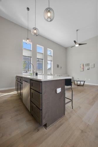 402f Jefferson Ave - Beautiful 4 Bed, 3 Bath Condo