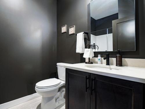 1 Bed, 1 Bath Luxury Condo Minutes From Downtown E3