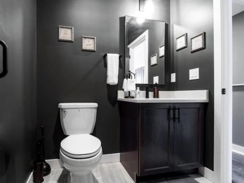 1 Bed, 1 Bath Luxury Condo Minutes From Downtown E3