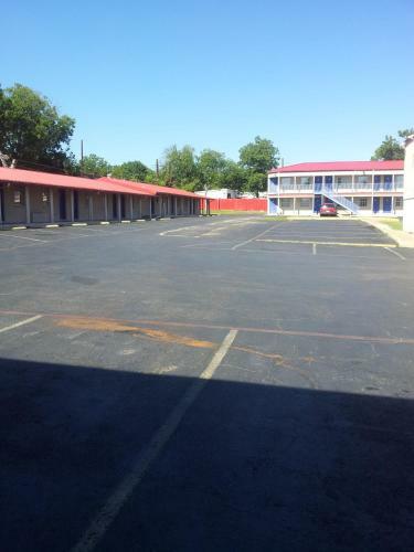 Motel Deluxe Inn Austin