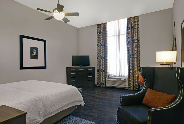 Hotel Hampton Inn And Suites Austin University Capitol