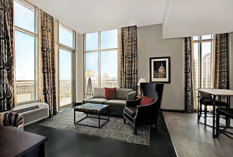 Hotel Hampton Inn And Suites Austin University Capitol