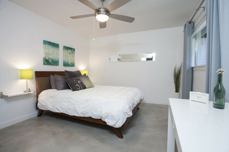 Travis Heights Modern I