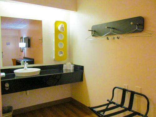 Motel 6 Memphis Downtown