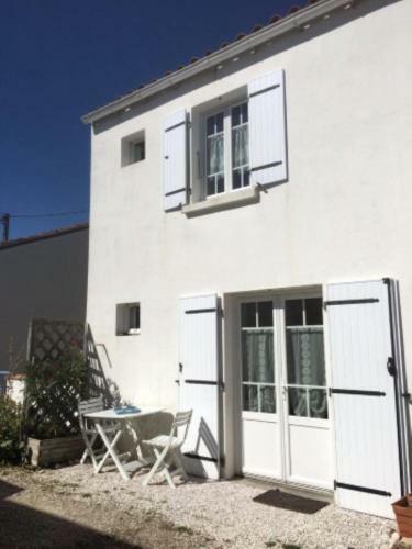 Maison de Pays � 2 Pas de La Mer Et Du Centre
