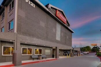 Hotel Orangewood Inn And Suites