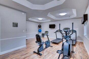 Hotel Orangewood Inn And Suites