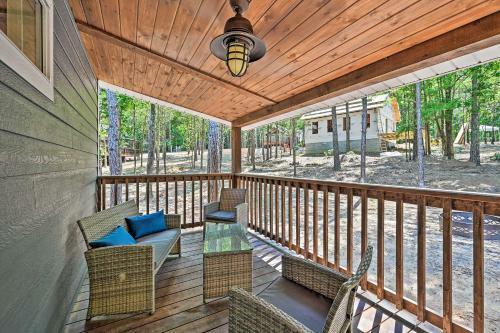 Apartamento Modern Studio Cabin With Fire Pit, Deck, And Bbq!