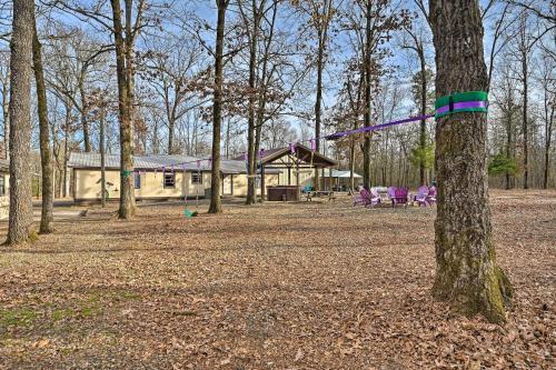 Hidden Oaks Cottage In Broken Bow, Pets Ok!
