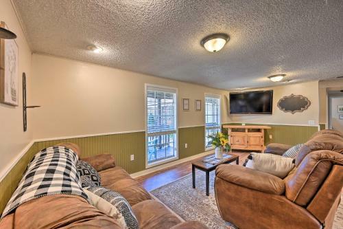 Cozy Whispering Oaks Cottage In Broken Bow