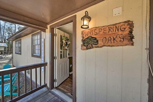 Cozy Whispering Oaks Cottage In Broken Bow