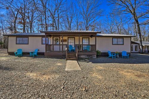 Cozy Whispering Oaks Cottage In Broken Bow
