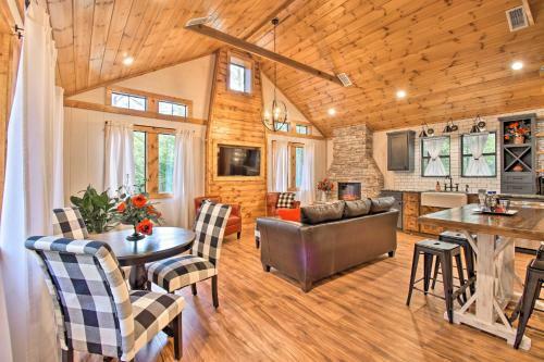 Modern Cabin With Spacious Deck, Bbq, And Pergola!