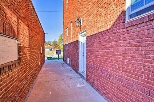 Charming Enid Apartment In Historic Building!