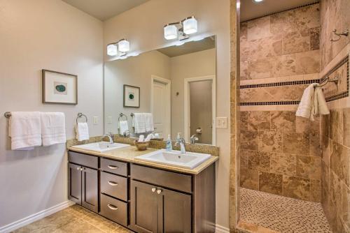 Edmond Oasis With Rooftop Lounge Walk To Dtwn!
