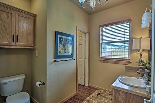 Charming Vian House With Private Deck And Grills!