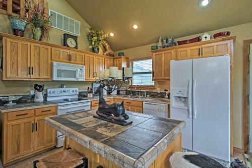 Charming Vian House With Private Deck And Grills!