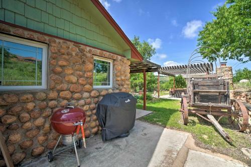 Charming Hilltop Cottage In Medicine Park!