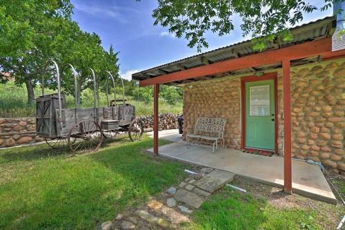 Charming Hilltop Cottage In Medicine Park!