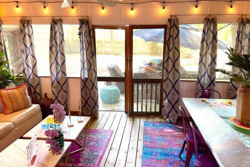 Villa Charming, 4b/3b; 5 Min Walk To Ou Stadium/campus!