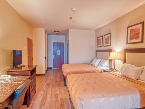 Hotel Express Inn & Suites