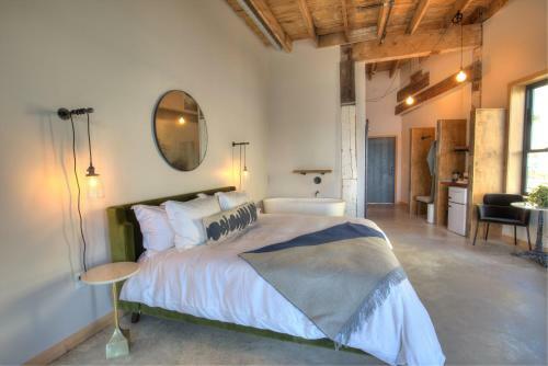 Bowline Hotel