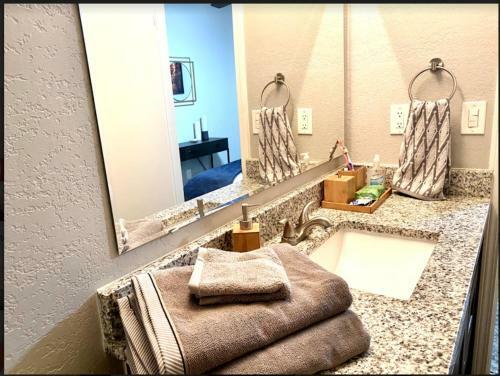 Apartamento Private Bedroom Suite - Communal House Near Integris