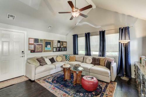 Vals Eclectic Classen Cottage