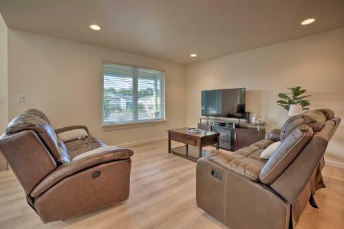 Spacious Bandon Getaway - 2 Blocks To Ocean!