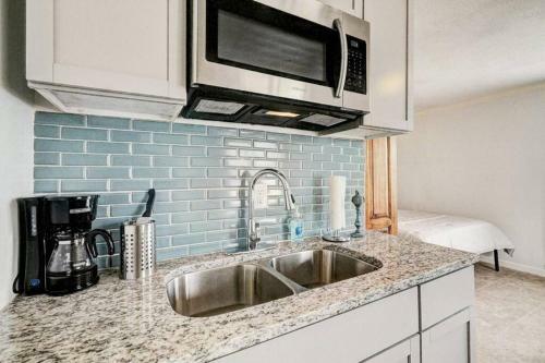 Cozy Studio Near Paseo Apartment - Fast Wifi