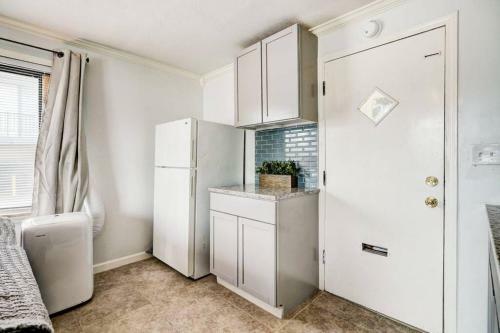 Cozy Studio Near Paseo Apartment - Fast Wifi