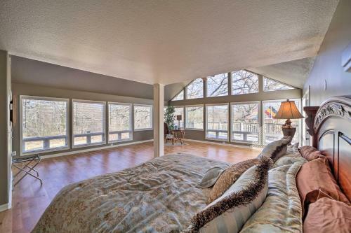 Grand Tulsa Getaway With Private Pond And Deck!
