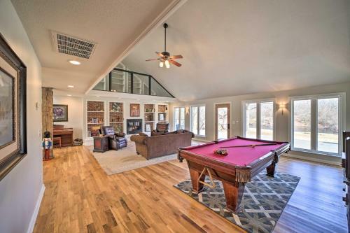 Grand Tulsa Getaway With Private Pond And Deck!