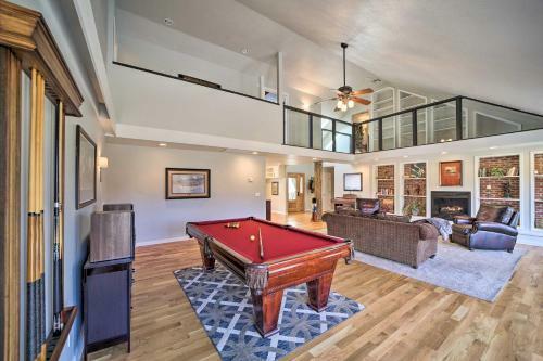 Grand Tulsa Getaway With Private Pond And Deck!