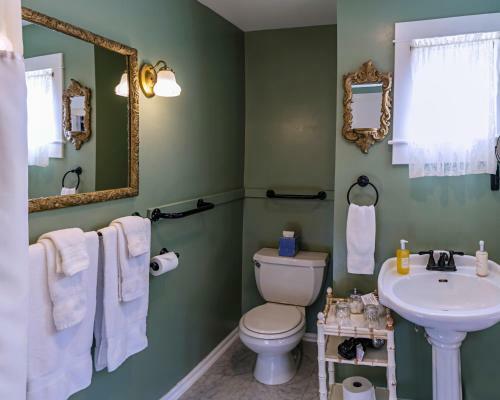Hotel Bayberry Inn B&B