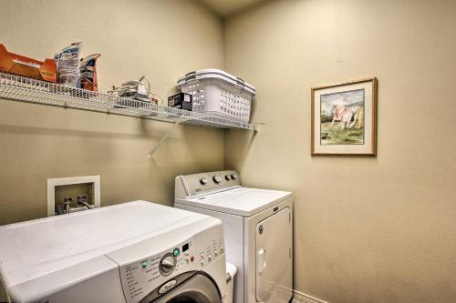 Bend Home With Private Yard, About 2 Mi To Dtwn!
