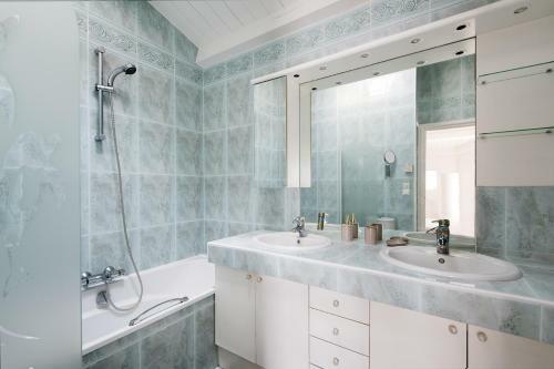 Tr�s Belle Villa Avec Piscine (4*)