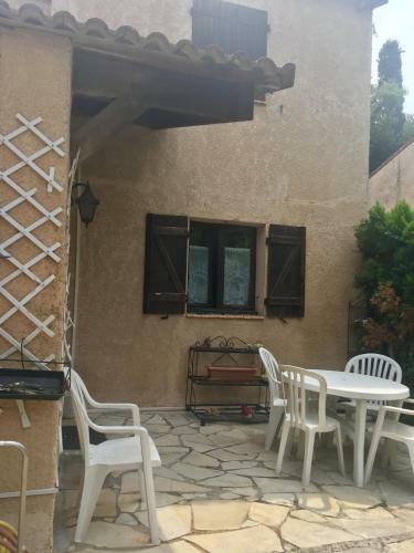 Le Cannet, Chambre � L'�tage D'une Maison Avec Piscine