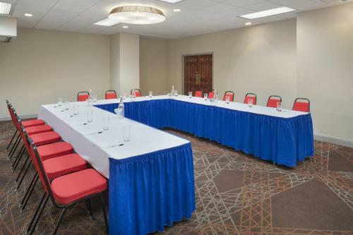 Hotel Park Inn By Radisson Beaver Falls, Pa