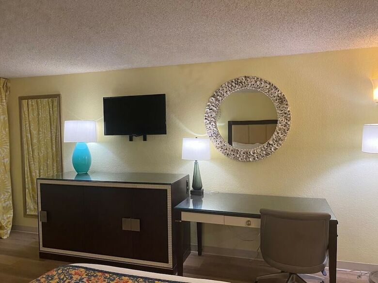 Lincoln Inn Express Hotel And Suites